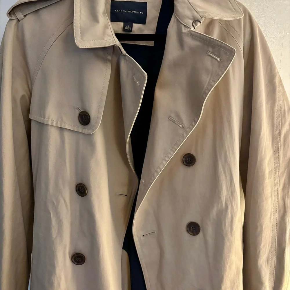 Banana Republic Men's Beige Trench Coat - Picture 4 of 8
